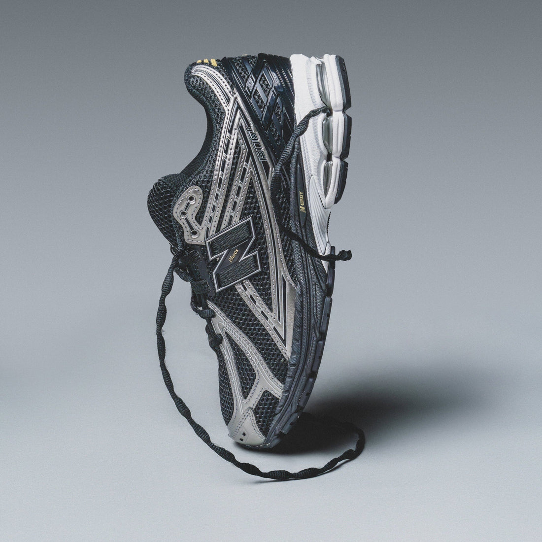 U1906 "Black/Silver"